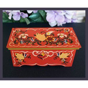 vintage German hand-painted 1:12 scale dollhouse blanket chest - Dora Kuhn